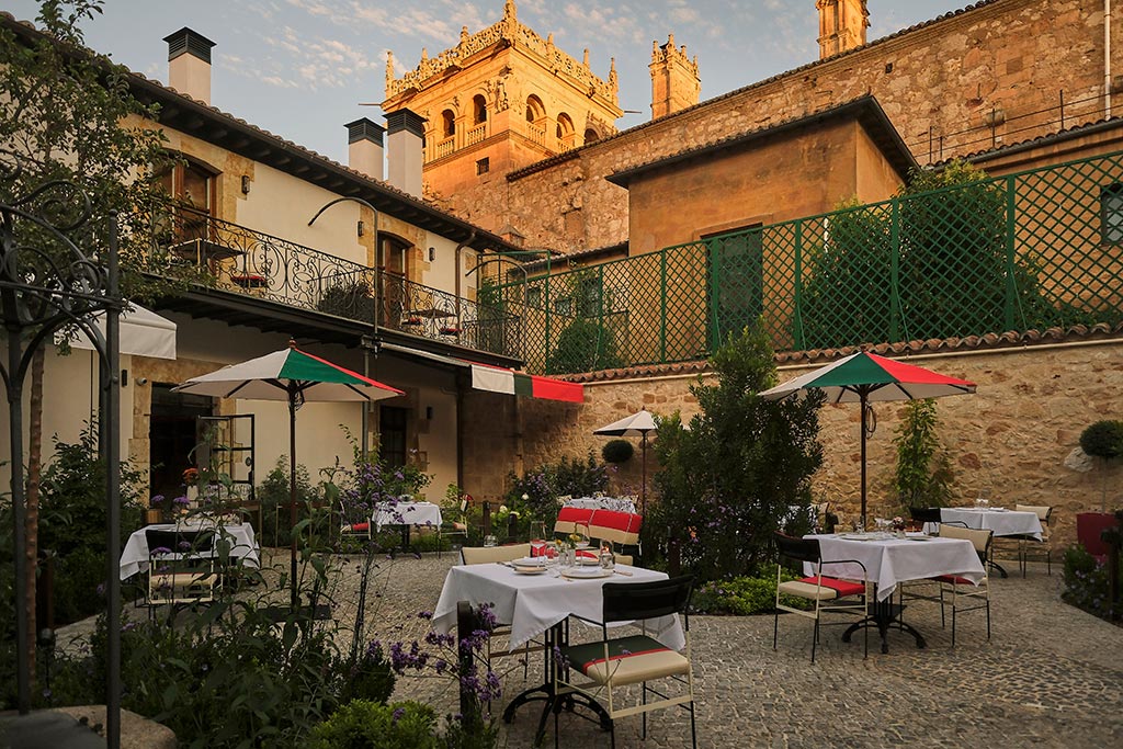 Jardín para eventos privados en Salamanca con vistas al Palacio de Monterrey